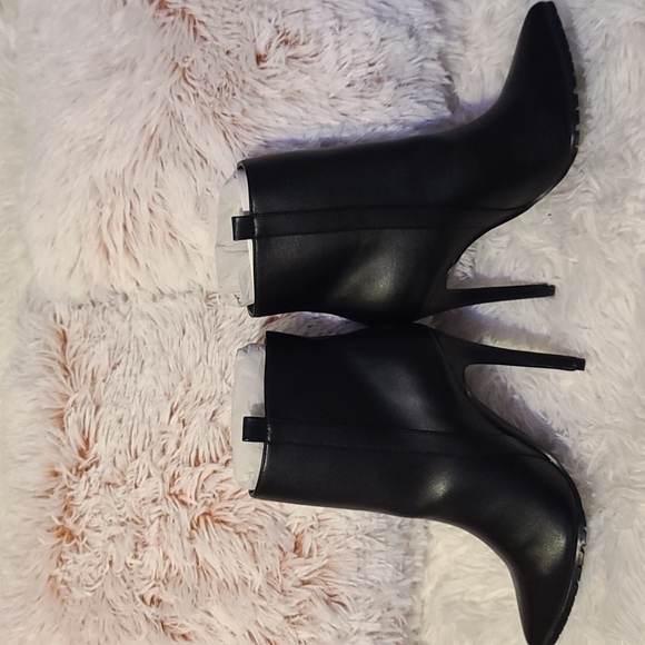 Pull-On booties - Picture 3 of 3